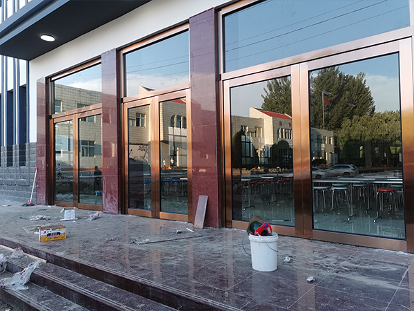 ���̰���