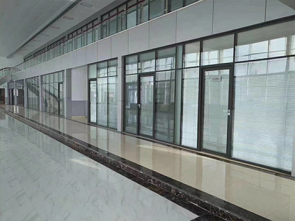 ���̰���